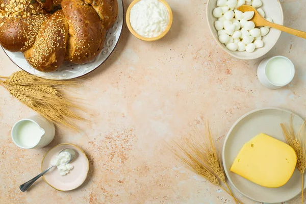 Εβραϊκή Γιορτή Φόντο Σύνορα Shavuot Challah Ψωμί Γάλα Και Τυρί — Φωτογραφία Αρχείου