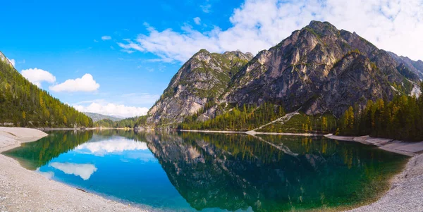 Озеро Горах Дамба Красивый Пейзаж Лаго Брайес Южный Тироль Италия — стоковое фото
