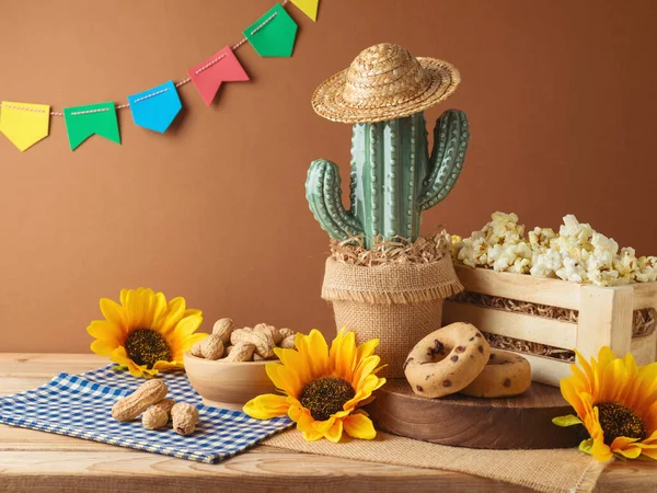 Fondo Fiesta Festa Junina Con Palomitas Maíz Cacahuetes Decoración Cactus — Foto de Stock