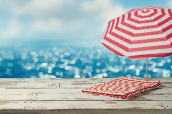 Empty Wooden Table Red Tablecloth Table Blurred Sea Beach Background — Stock Photo, Image
