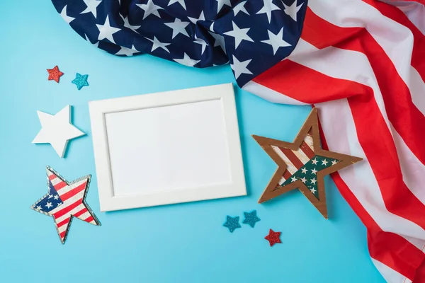 7月4日のハッピー インデペンデンスデーは フレームモックアップ アメリカ国旗を背景にしたお祝いのコンセプトです トップビュー フラットレイアウト — ストック写真