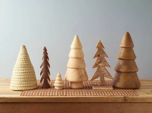 Moderno Concepto Decoración Navideña Sostenible Árboles Navidad Madera Mesa Sobre — Foto de Stock