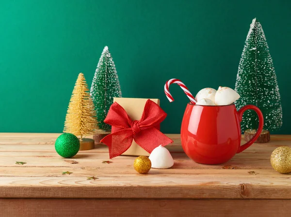 Χριστουγεννιάτικο Ζεστό Φλιτζάνι Σοκολάτας Marshmallow Κουτί Δώρου Και Διακοσμήσεις Ξύλινο — Φωτογραφία Αρχείου