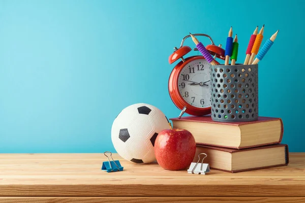 Voltar Fundo Escola Com Lápis Bola Futebol Livros Maçã Despertador — Fotografia de Stock