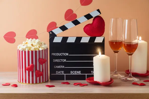 Happy Valentine Day Und Romantisches Filmkonzept Mit Filmklappbrett Herzformen Wein Stockfoto