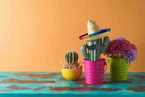 Mexikói Party Koncepció Kaktusz Sombrero Kalap Kék Asztal Színes Háttér Stock Kép