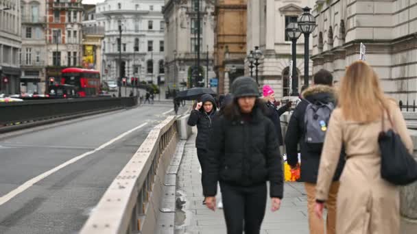 Londres Março 2020 Pessoas Passam Por Palestrantes Greve Fora Somerset — Vídeo de Stock