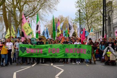 LONDON - 22 Nisan 2023: Liderler, protestocuları 