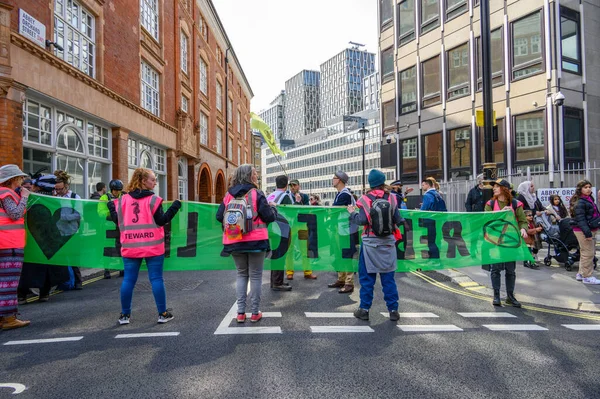 Λονδινο Απριλίου 2023 Εξόντωση Αντάρτες Διαδηλωτές Χρησιμοποιούν Ένα Πανό Διαμαρτυρίας — Φωτογραφία Αρχείου
