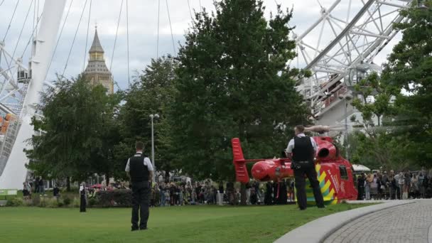 Лондон Июля 2023 Года Полиция Метрополитен Сити Юбилейном Саду Рядом — стоковое видео