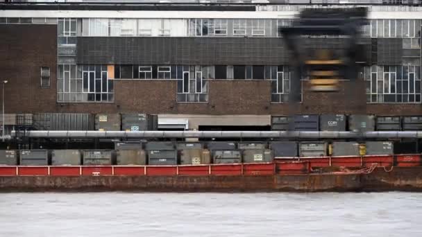 London Temmuz 2023 Walbrook Rıhtımı Nda Thames Nehri Ndeki Mavnalardan — Stok video