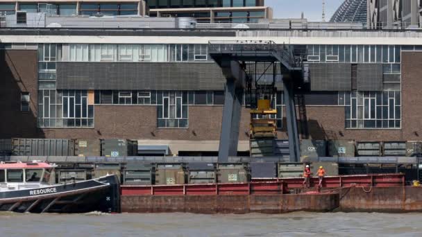 London Lipiec 2023 Barka Przypływa Nabrzeże Walbrook Nad Tamizą Witana — Wideo stockowe