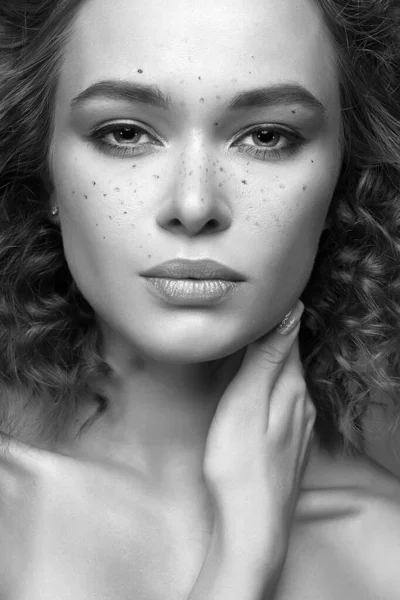 Beautiful Young Woman Amazing Curly Girl Beauty Fashion Portrait Frizzle — Stock Photo, Image