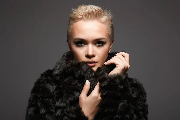 Young Short Blond Hair Woman Fur Beautiful Girl Winter Fashion — стоковое фото