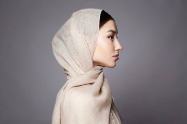 Güzel, genç bir müslüman kadın. tesettürlü güzel kız. Moda doğulu modeli. Asya