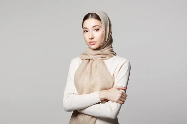 Vacker Ung Kvinna Skönhetstjej Hijab Mode Orientalisk Stil Modell Asiatiska — Stockfoto