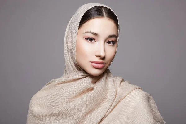 Vacker Islamisk Ung Kvinna Skönhetstjej Hijab Mode Orientalisk Stil Modell — Stockfoto