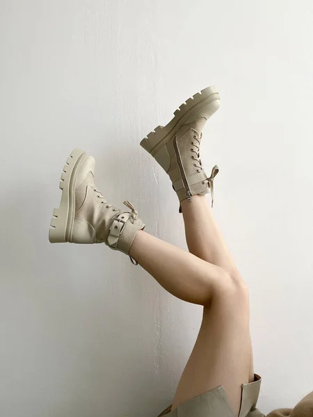 Pernas Femininas Botas Altas Mulher Nova Moda Sapatos Couro Elegantes — Fotografia de Stock