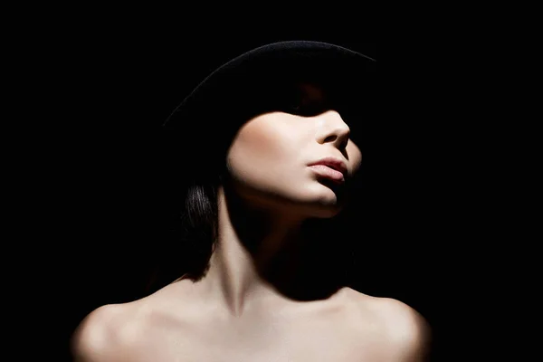 Όμορφη Γυναίκα Καπέλο Πορτραίτο Ρετρό Στυλ Κορίτσι Πρόσωπο Κάτω Από — Φωτογραφία Αρχείου