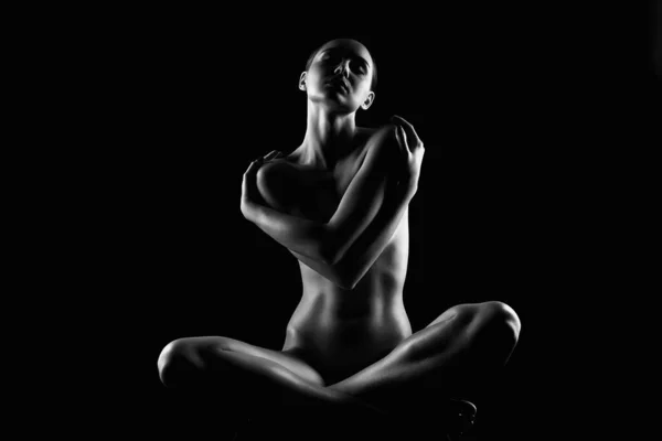 Γυμνή Γυναικεία Σιλουέτα Στο Σκοτάδι Όμορφο Γυμνό Κορίτσι Ασπρόμαυρο Πορτρέτο — Φωτογραφία Αρχείου