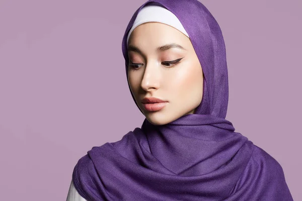 Красивая Исламская Девушка Макияжем Красавица Хиджабе Модель Восточном Стиле Азиатский — стоковое фото