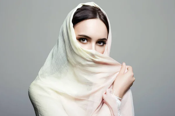 Beautiful Young Woman Covered Her Face Hijab Fashion Oriental Style — Stock Photo, Image