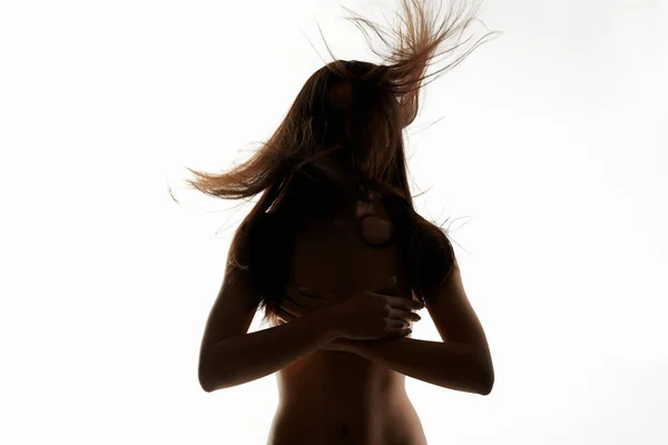 女性侧写 裸体女性与飞行的头发 孤身一人的裸体女孩 — 图库照片