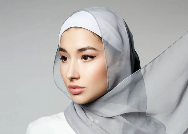 Hermosa Mujer Joven Islámica Chica Belleza Hijab Modelo Estilo Oriental — Foto de Stock
