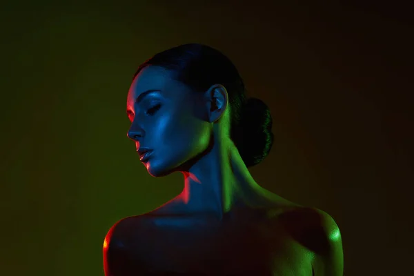 Schöne Frau Farbigen Lichtern Sinnliches Mädchen Mit Strahlendem Körper — Stockfoto