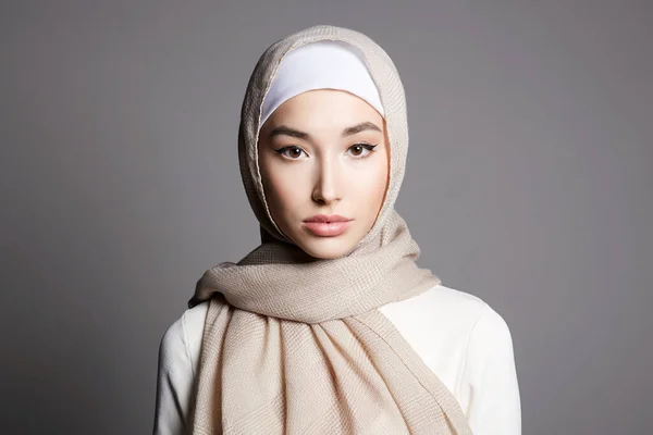 Красивая Исламская Девушка Макияжем Красавица Хиджабе Модель Восточном Стиле Азиатский — стоковое фото