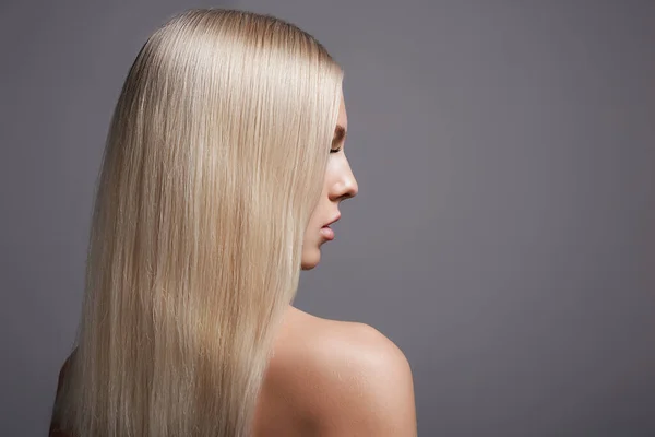 Красивая Блондинка Портрет Девушки Гладкими Сияющими Волосами Лицензионные Стоковые Фото