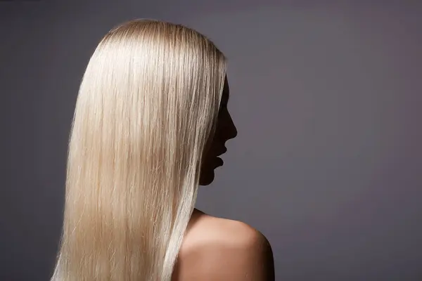 Красивая Блондинка Портрет Девушки Гладкими Сияющими Волосами Лицензионные Стоковые Изображения