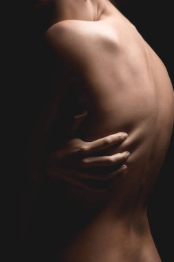 Çıplak vücut silueti. Çıplak Kadın. Karanlıktaki Şehvetli Kız. Güzel seksi sırt.