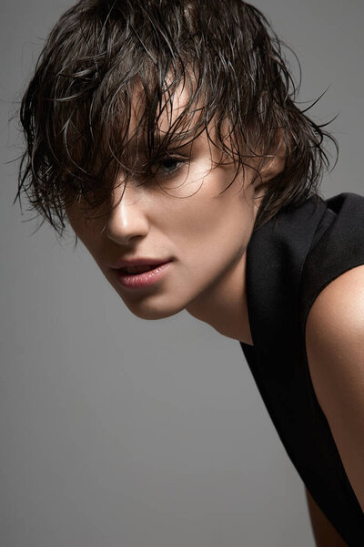 Beautiful Girl Wet Short Hair Young Sexy Woman Close Portrait — Stock Photo, Image