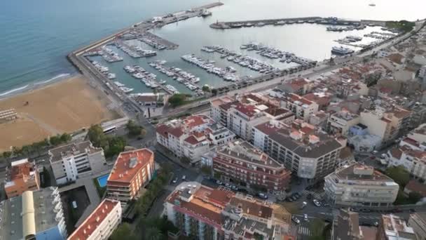 西班牙塔拉戈纳Cambrils莫妮卡酒店的空中景观 2022 Drone Video 高质量的4K镜头 — 图库视频影像