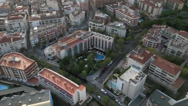 西班牙塔拉戈纳Cambrils莫妮卡酒店的空中景观 2022 Drone Video 高质量的4K镜头 — 图库视频影像