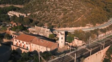 22 Kasım Katalonya 'daki Garraf plaj istasyonunun insansız hava aracı görüntüsü İspanya' nın en yüksek kalitede 4K görüntüsü.