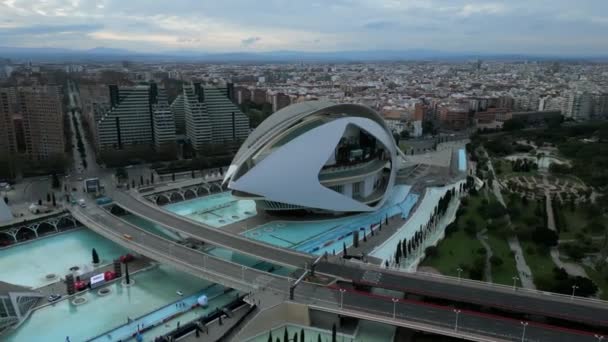 缓慢平稳的无人机射击 城市艺术和科学博物馆 瓦伦西亚西班牙 城市艺术和城市 城市景观 品质4K镜头 — 图库视频影像