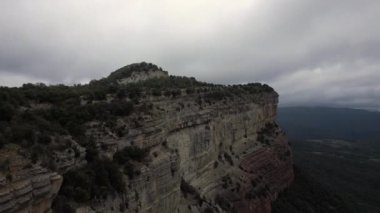 Katalonya, İspanya 'daki Sau bataklık hendeği, 2024' teki en şiddetli kuraklık Katalonya tarihindeki en kötü kuraklık. Yüksek kalite 4k görüntü