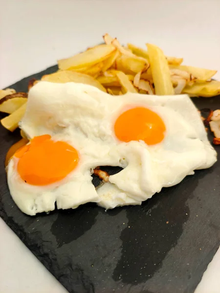 Смажені Яйця Картоплею Подані Тарілці — стокове фото