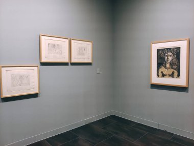 Malaga, İspanya-Ekim 2022. Malaga 'daki Picasso Müzesi. Kübizm sanatının detaylarını görebilirsiniz..