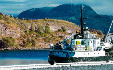 Norveç 'in kuzeyinde Harstad Limanı