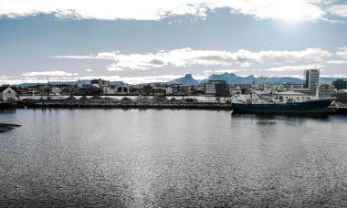 Norveç 'in kuzeyinde Harstad Limanı