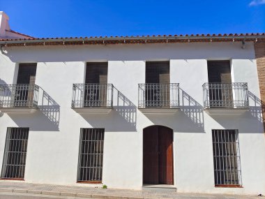 Extemadura 'da Azuaga Sokağı güneşli bir günde.