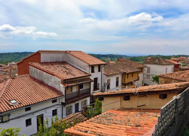 Villanueva de la Vera dağlarındaki köy İspanya 'nın Extremadura dağlarında