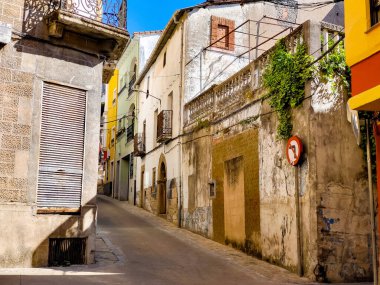 Pasaron delValle Caddesi, Extremadura, İspanya 'nın merkezinde güneşli bir günde