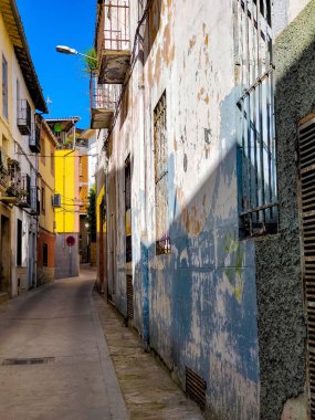 Pasaron delValle Caddesi, Extremadura, İspanya 'nın merkezinde güneşli bir günde