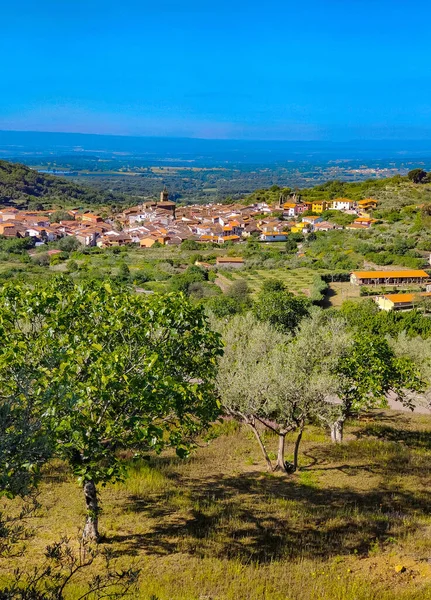 Berge Mit Häusern Jerte Tal Zentrum Spaniens Einem Sonnigen Tag Stockfoto