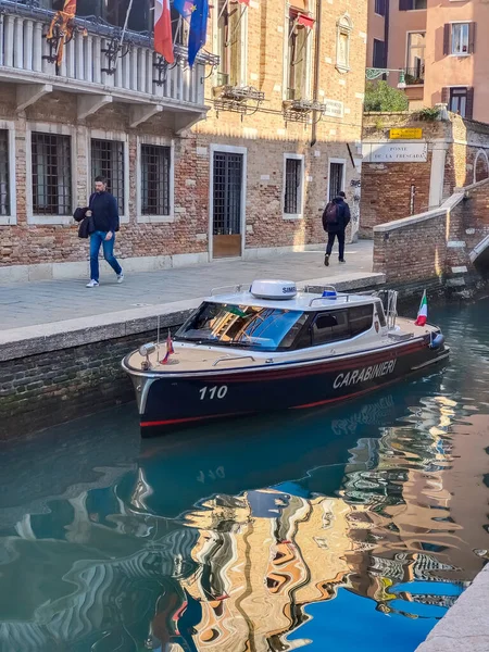 Venice Italy April 2023 Venice Canals Boats Sailing Tourists Walking — Stock Photo, Image