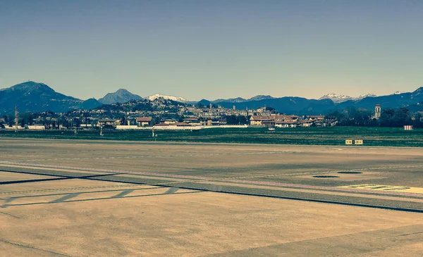 Lotnisko Treviso Górami Tle — Zdjęcie stockowe